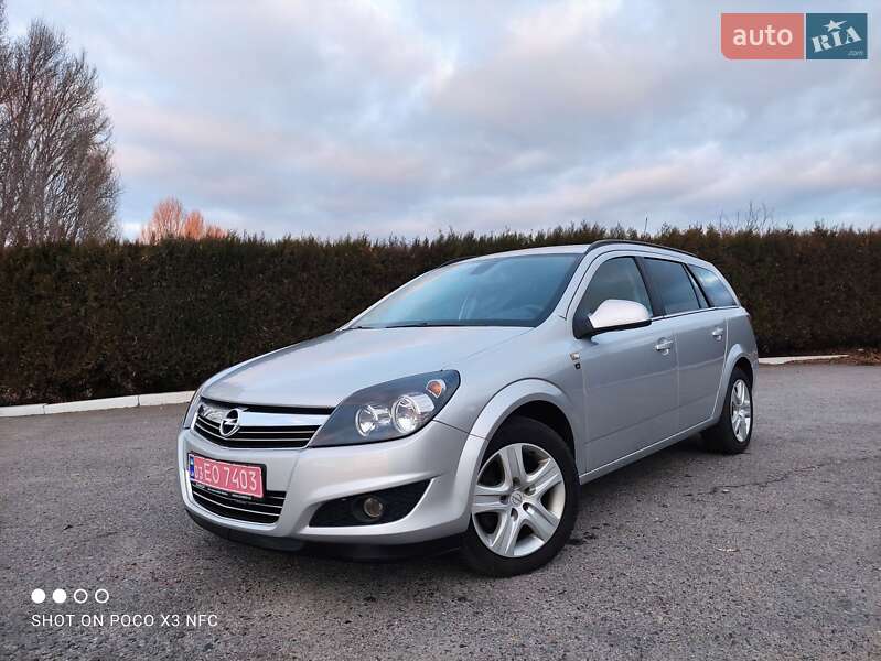 Универсал Opel Astra 2010 в Змиеве