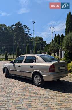 Седан Opel Astra 2006 в Ровно