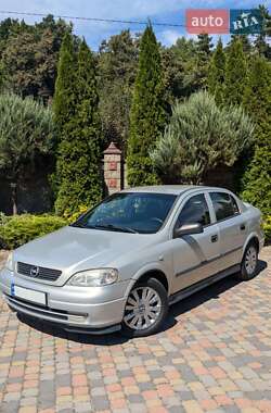 Седан Opel Astra 2006 в Ровно