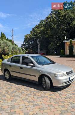 Седан Opel Astra 2006 в Ровно