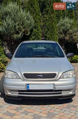 Седан Opel Astra 2006 в Ровно