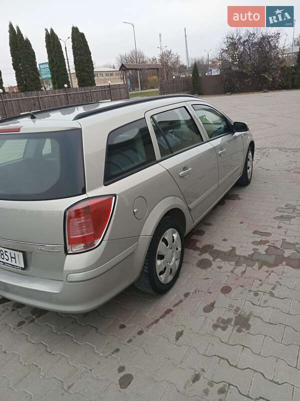 Универсал Opel Astra 2005 в Дунаевцах