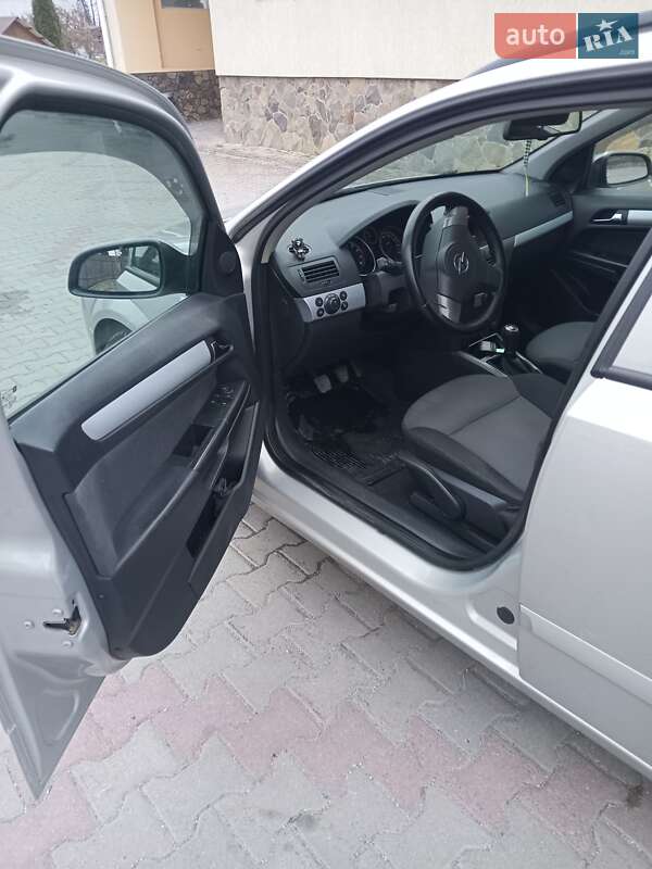 Универсал Opel Astra 2005 в Дунаевцах