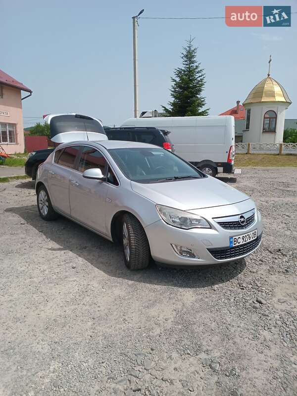 Хэтчбек Opel Astra 2010 в Львове
