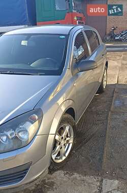 Хэтчбек Opel Astra 2005 в Глинном