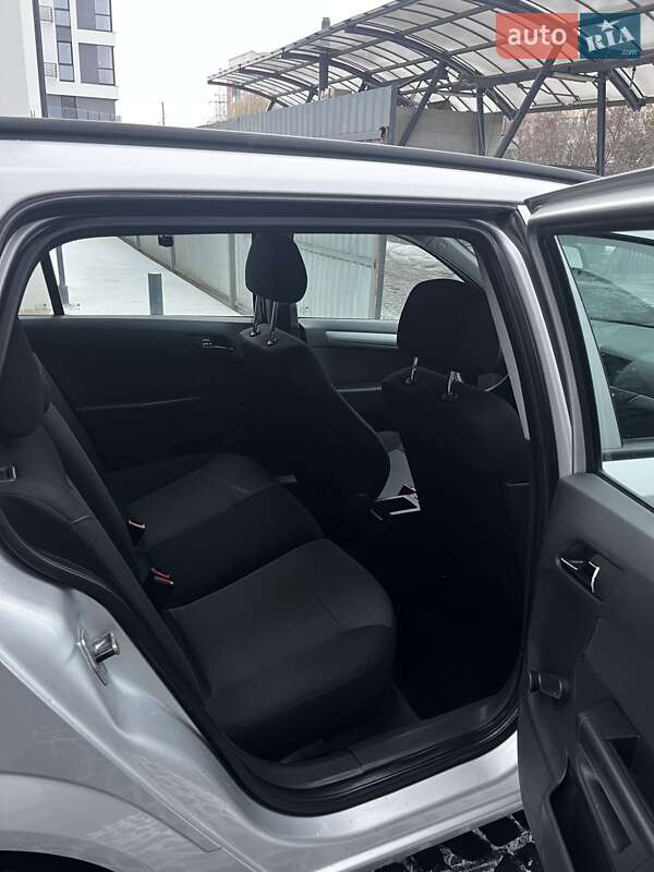 Универсал Opel Astra 2005 в Львове