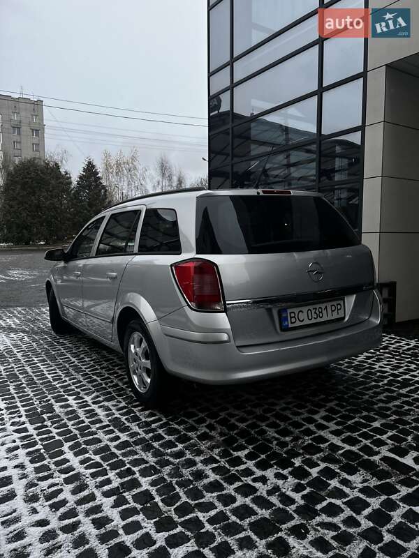 Универсал Opel Astra 2005 в Львове