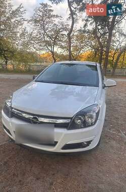 Седан Opel Astra 2012 в Днепре