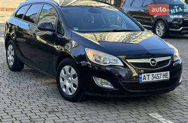 Универсал Opel Astra 2011 в Ивано-Франковске