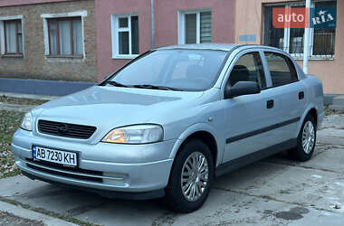 Седан Opel Astra 2006 в Новом Буге