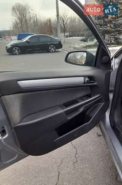 Універсал Opel Astra 2006 в Києві