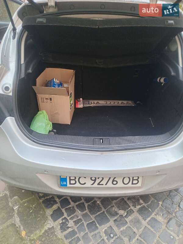 Хэтчбек Opel Astra 2010 в Львове