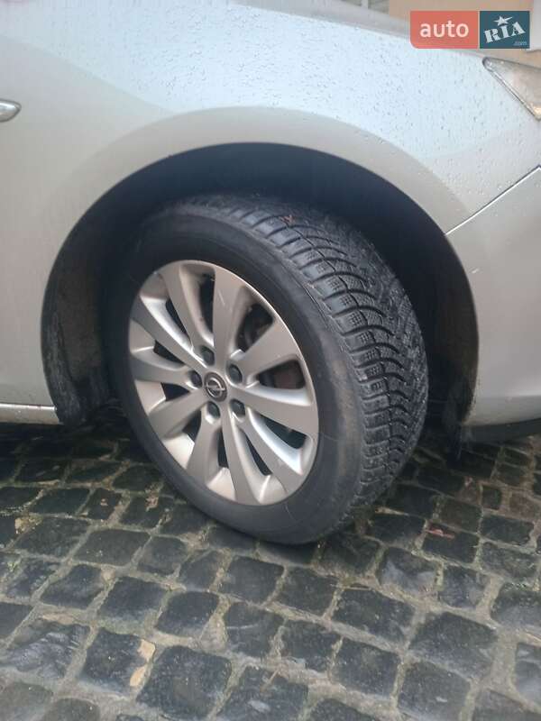 Хэтчбек Opel Astra 2010 в Львове