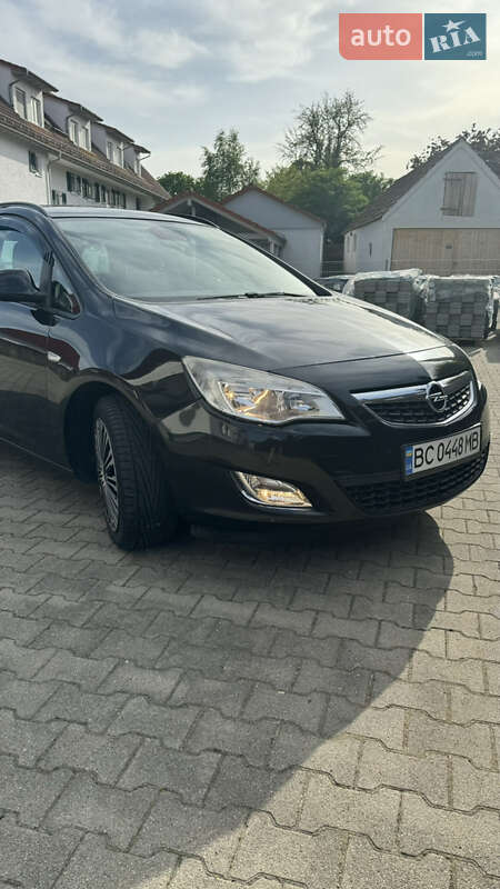 Универсал Opel Astra 2011 в Львове