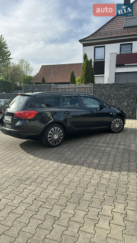 Универсал Opel Astra 2011 в Львове