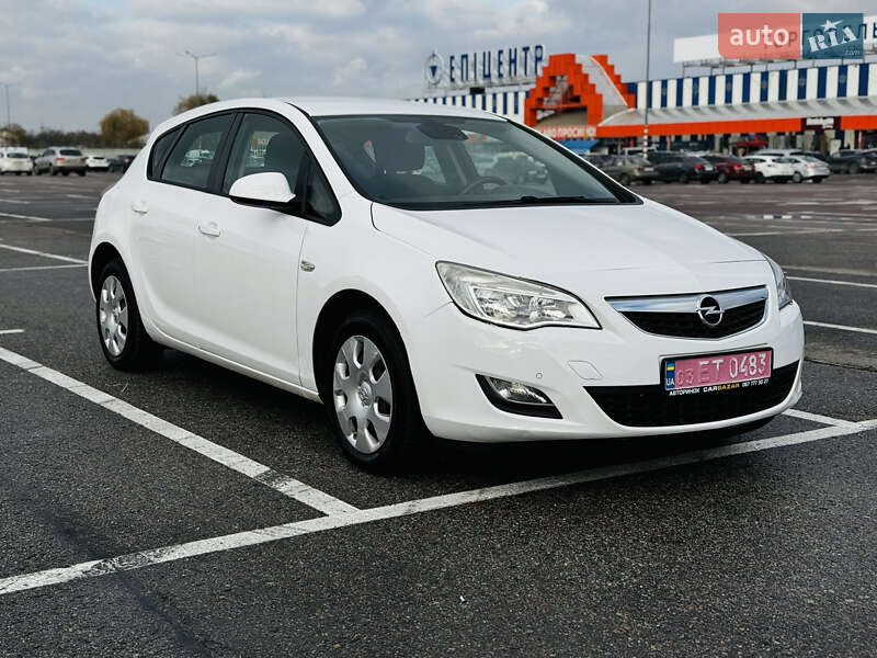 Хэтчбек Opel Astra 2011 в Львове