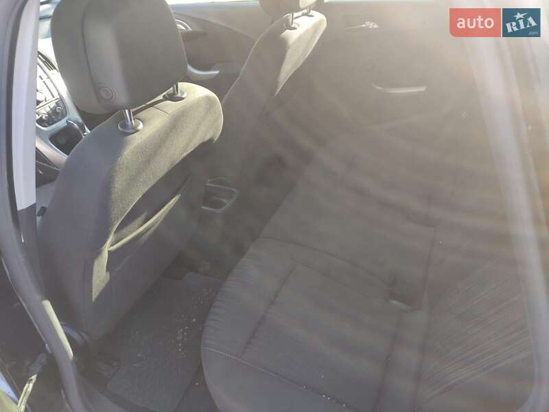 Універсал Opel Astra 2011 в Росошанах