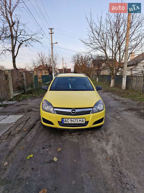 Універсал Opel Astra 2010 в Нововолинську