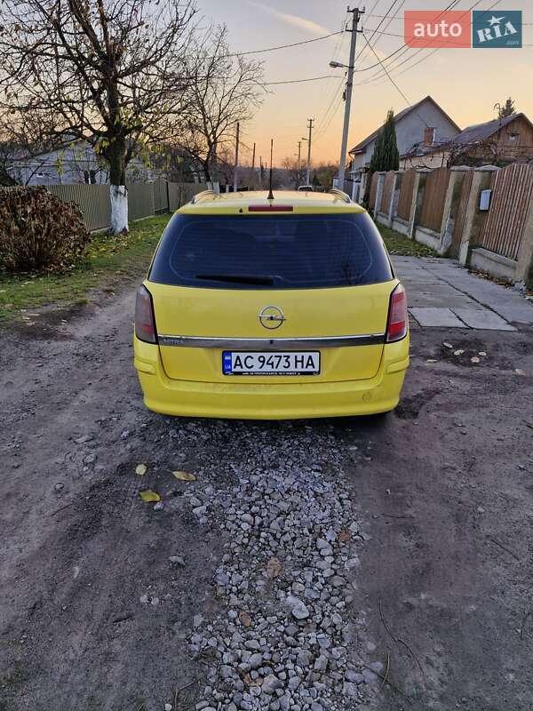 Універсал Opel Astra 2010 в Нововолинську