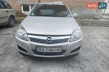 Універсал Opel Astra 2010 в Сумах