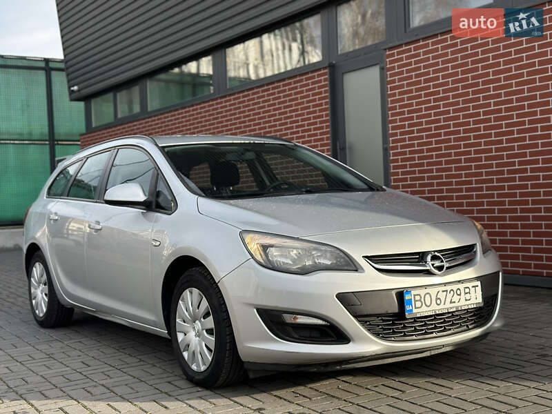 Универсал Opel Astra 2014 в Львове