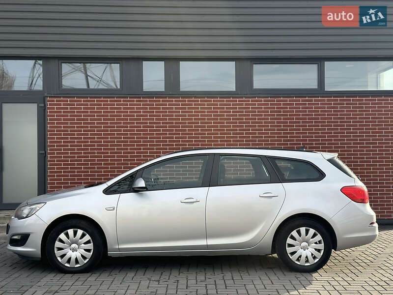 Универсал Opel Astra 2014 в Львове