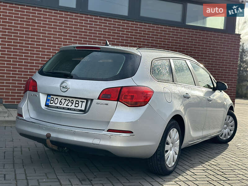Универсал Opel Astra 2014 в Львове