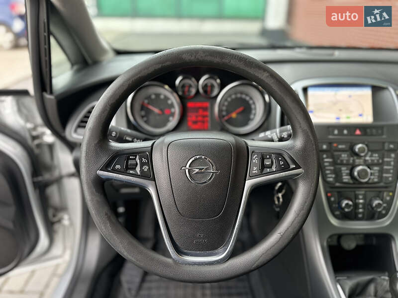 Универсал Opel Astra 2014 в Львове
