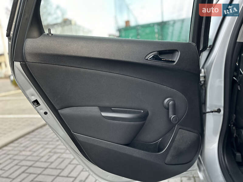 Универсал Opel Astra 2014 в Львове
