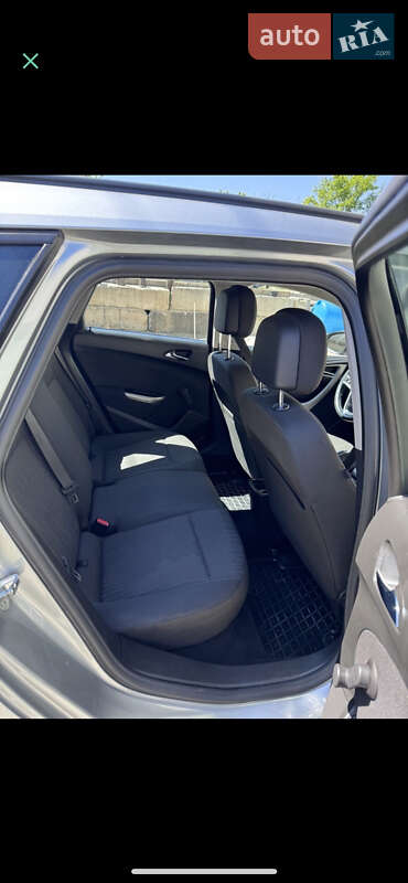 Универсал Opel Astra 2010 в Днепре