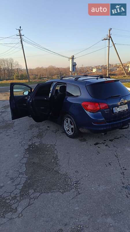 Универсал Opel Astra 2011 в Золочеве