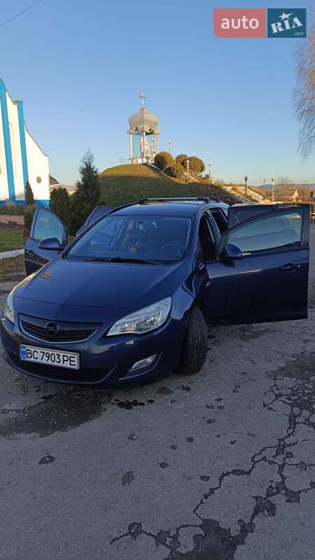 Универсал Opel Astra 2011 в Золочеве
