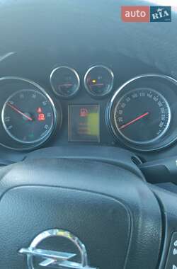 Универсал Opel Astra 2011 в Золочеве