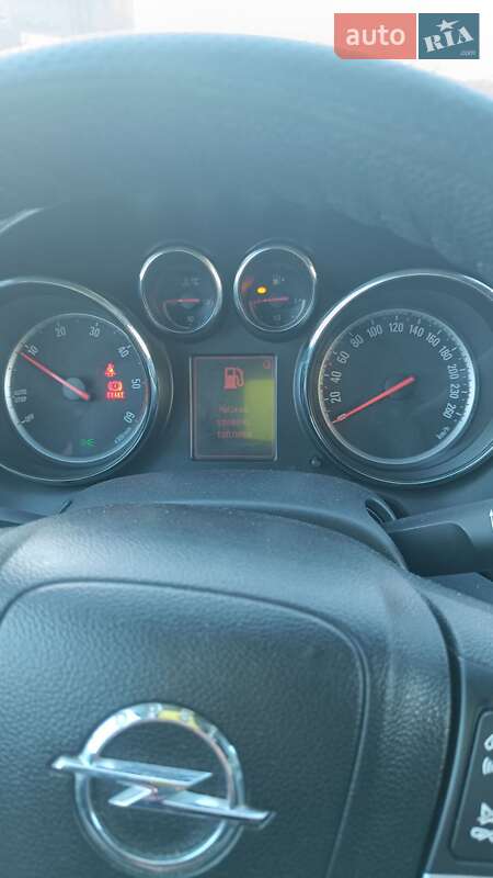 Универсал Opel Astra 2011 в Золочеве