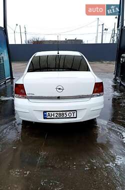 Седан Opel Astra 2012 в Павлограді