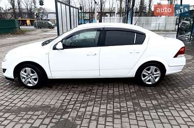 Седан Opel Astra 2012 в Павлограді