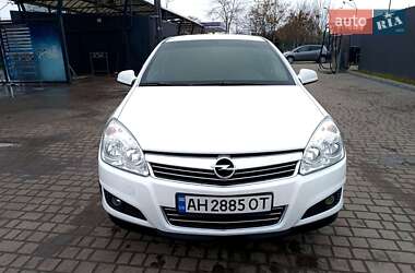 Седан Opel Astra 2012 в Павлограді