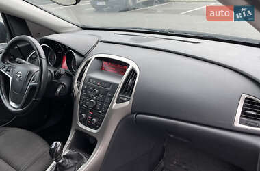 Універсал Opel Astra 2012 в 