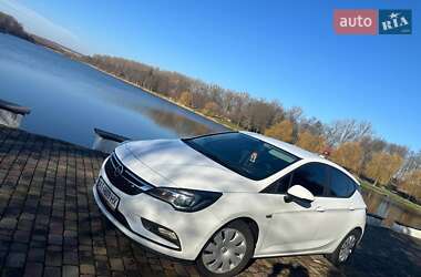 Хэтчбек Opel Astra 2017 в Тлумаче