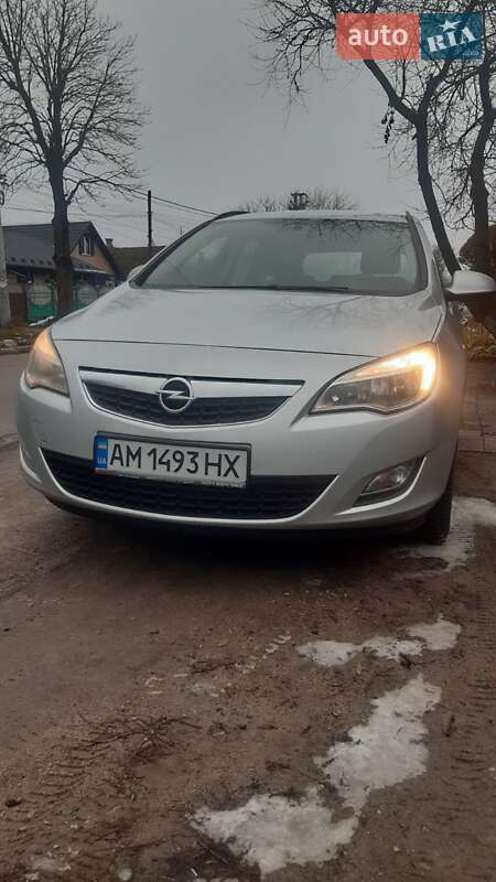 Универсал Opel Astra 2012 в Бердичеве