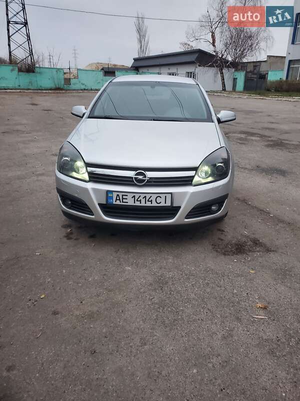 Хэтчбек Opel Astra 2007 в 