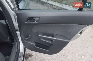 Хэтчбек Opel Astra 2007 в 