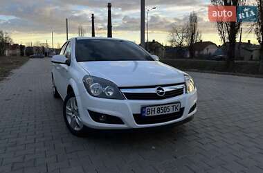 Седан Opel Astra 2013 в Одесі