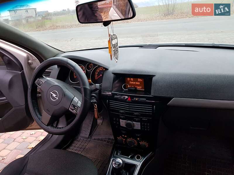 Хэтчбек Opel Astra 2006 в Боровой