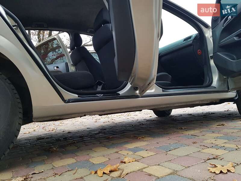 Хэтчбек Opel Astra 2006 в Боровой