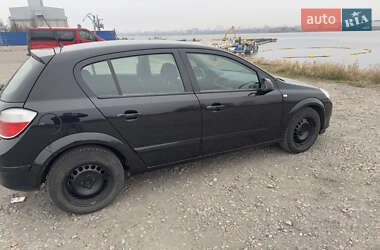 Хэтчбек Opel Astra 2005 в 