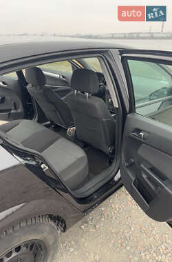 Хэтчбек Opel Astra 2005 в 