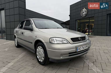 Седан Opel Astra 2006 в Тячеві