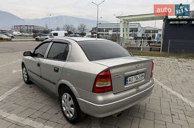 Седан Opel Astra 2006 в Тячеві