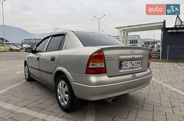 Седан Opel Astra 2006 в Тячеві